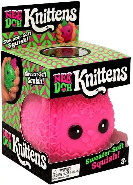 knittens needoh roze met groen hoedje in verpakking, zwarte ogen