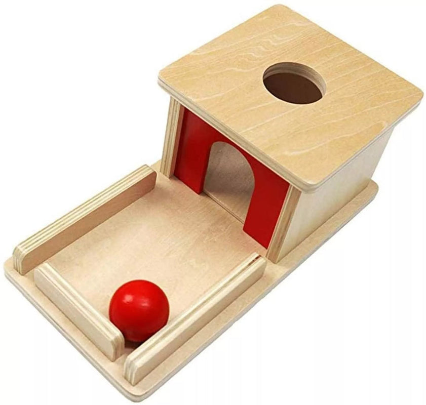 montessorie box met bal en opvang bak