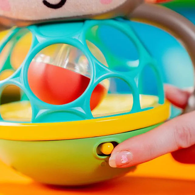 an en uit schakelaar van Grab & Giggle Monkey Multi-Sensory Toy