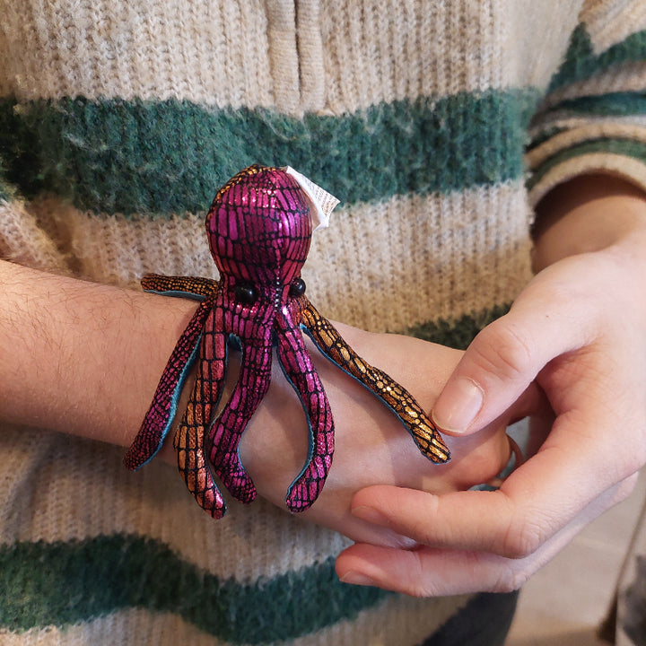 Zanddier mini Octopus op arm