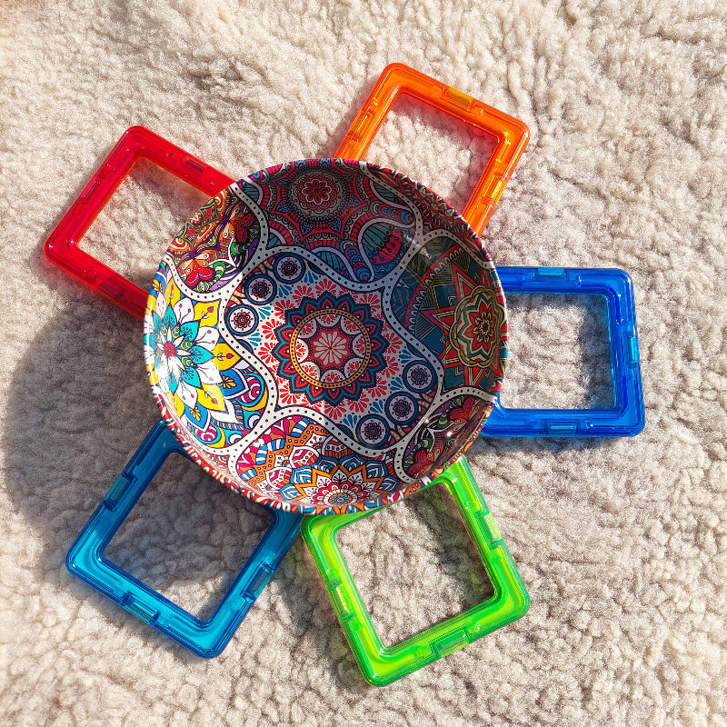 metal kommetje met magformers, sensoriek en motoriek spel