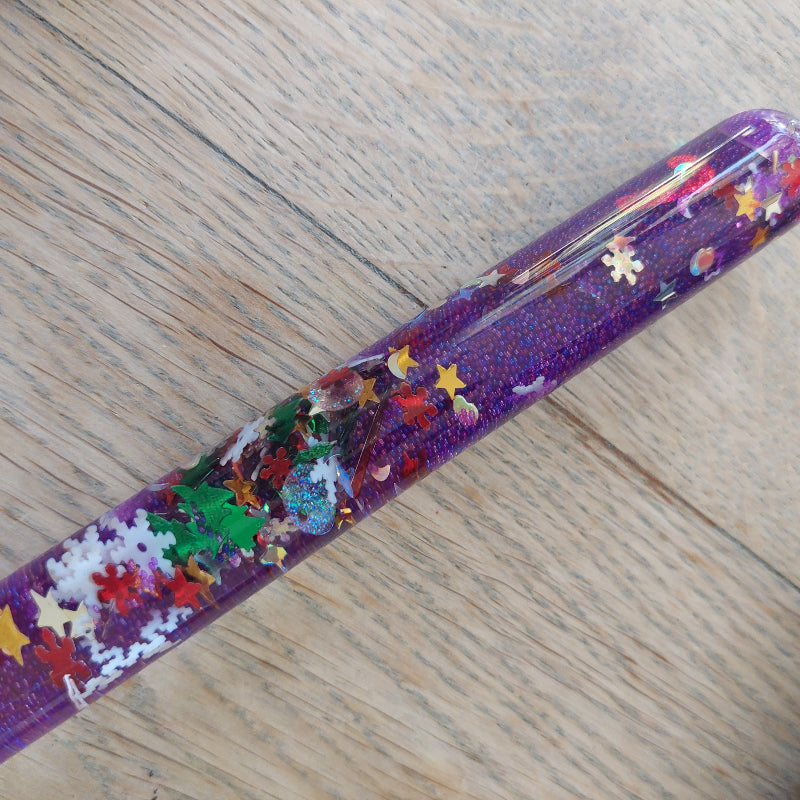 toverstaf paars, glitter details, sensoriek staf, motoriek materiaal
