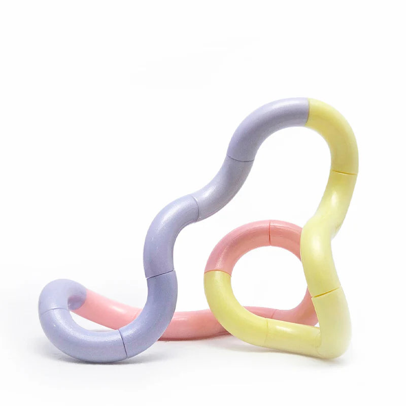 nieuwe tangle clouds, gedraaid in de kleuren paars, roze en geel, pastelkleuren, zacht kleuren tangle
