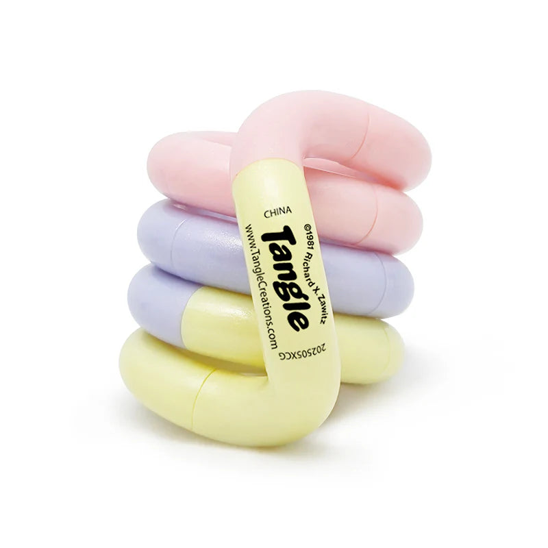 Tangle clouds, pastelkleuren geel, paars en roze, opgerollde tangle, fidget tangle van tangle creations