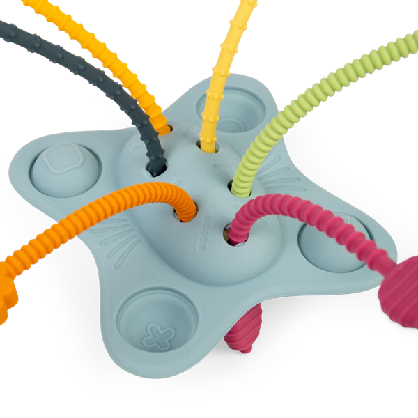 detail van het Pull, Push and Pop Sensory Toy van bigjigs sensoriek snoertjes om te trekken, Toys42hands