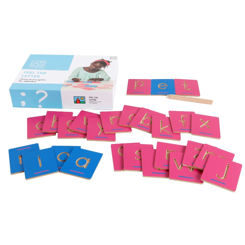 Feel the Letter set met houten letterkaarten en verpakking ernaast