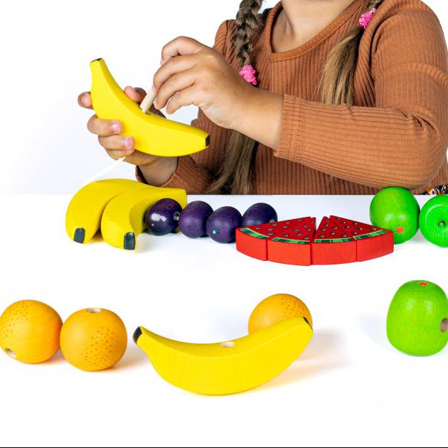 rijgfruit set van erzi, duurzaam houten speelgoed, leerspeel, motoriekspel