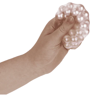 ASMR fidget bal roze in de hand – sensorische knijpbal met balletjes