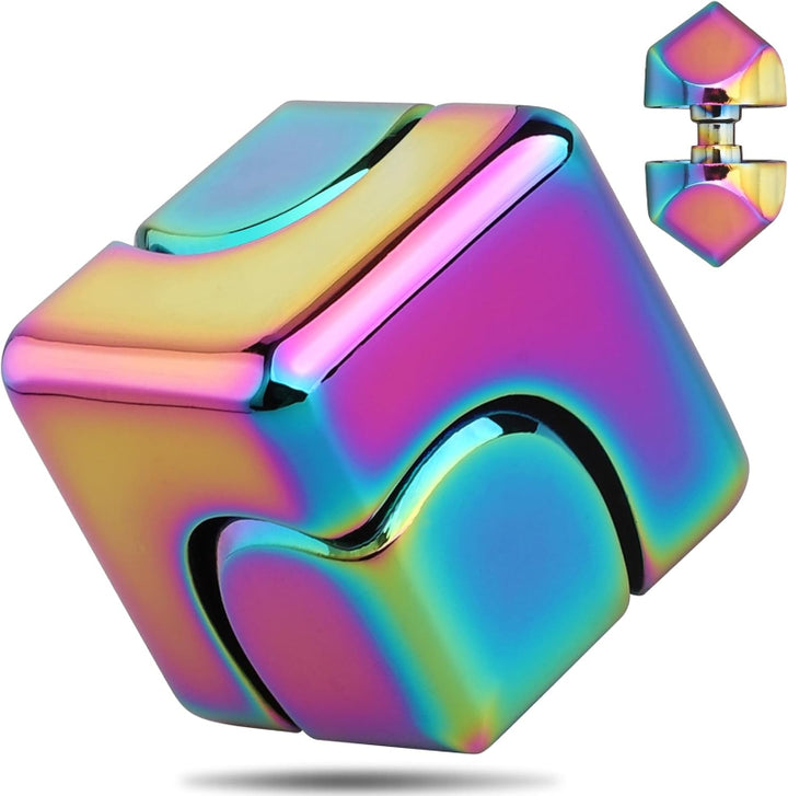 Iron Cube Spinner van metaal op een effen achtergrond