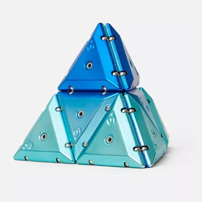 Speks Geode Pyramid Cosmos opgebouwd als piramide met blauwe metallic look