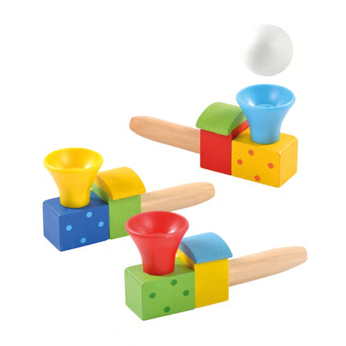 Drie kleurrijke blaasbal locomotieven van Eduplay naast elkaar