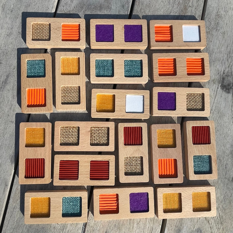 verschillende Structuur domino stenen van andreu toys, spaanse speelgoed merk, duurzaam, productie in eu