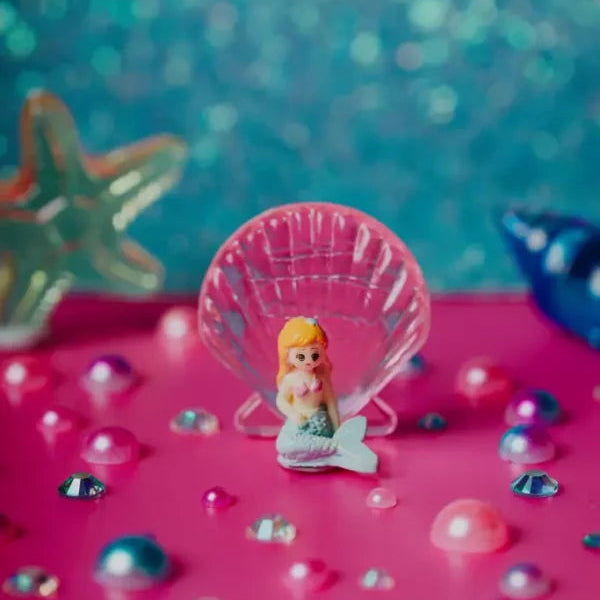 inhoud van de move bottle sea sparkle van petit boum, zeemermin, schelpjes en glitter