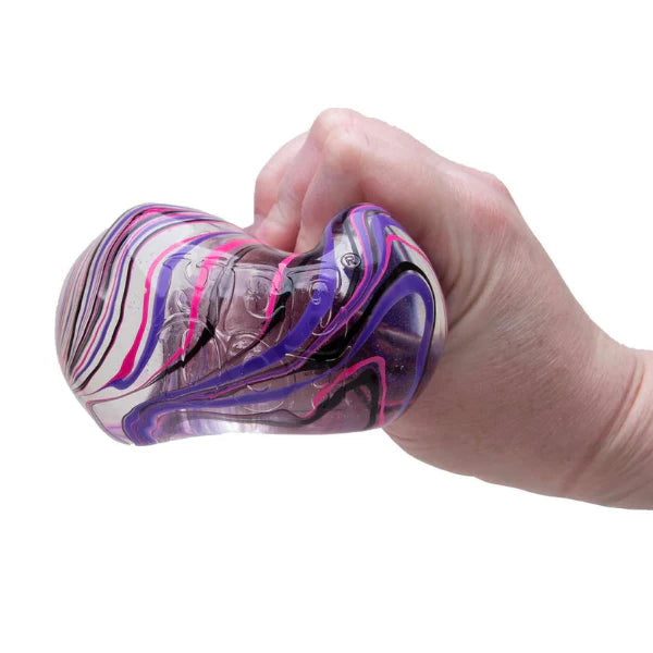 nice berg swirl paars van needoh in hand, sensoriek materiaal, antistressbal