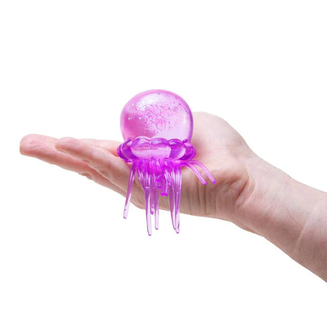 roze jelly squish van needoh op hand