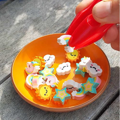 mini gummetjes met pincet, kinderspeelgoed, fijne motoriek, materiaal voor de fijne motoriek kist