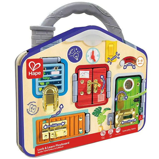 Hape Lock & Learn Playboard verpakking met houten activiteitenbord en kleurrijke illustratie