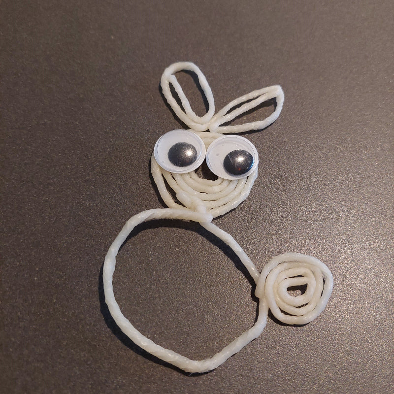wikki stix haas op tafel met grote grote Wiebelogen , fijne motoriek speelgoed