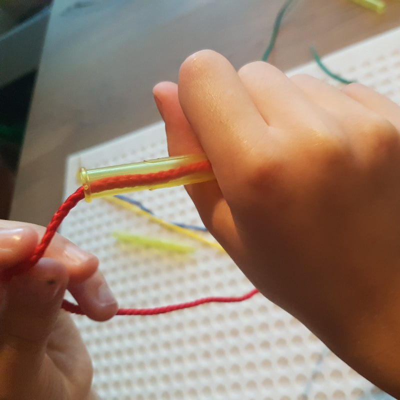 Veter in pen stekken voor het spel: Tekenen met snoertjes mega, motoriekspeelgoed, schrijfvoorbereiding spel