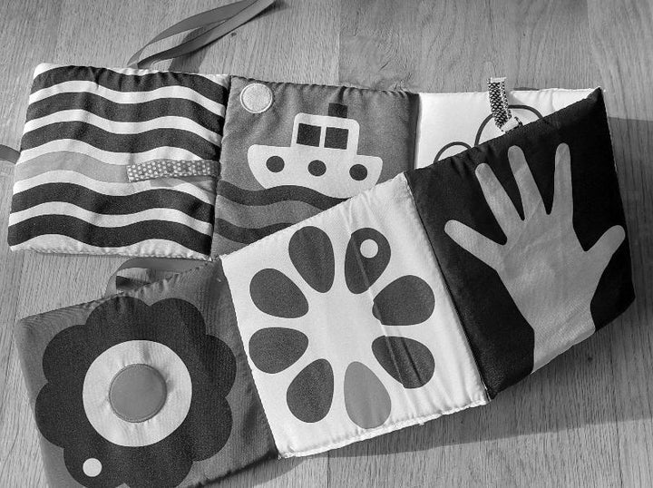 Toys42Hands Dubbelzijdig zwart-wit boxboek vogel