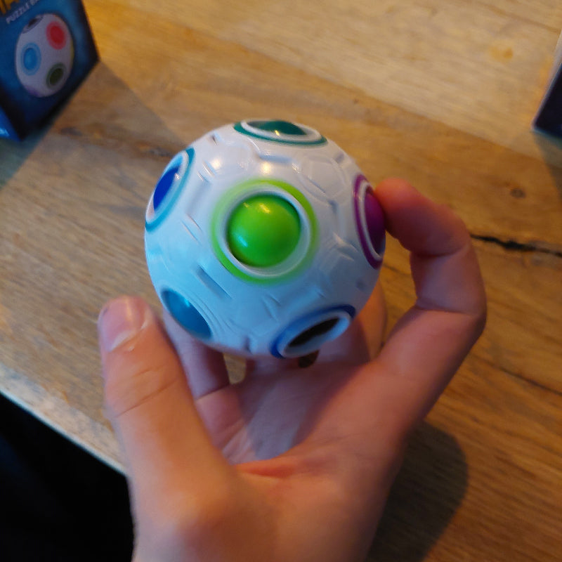 Toys42Hands Magische puzzelbal in actie 