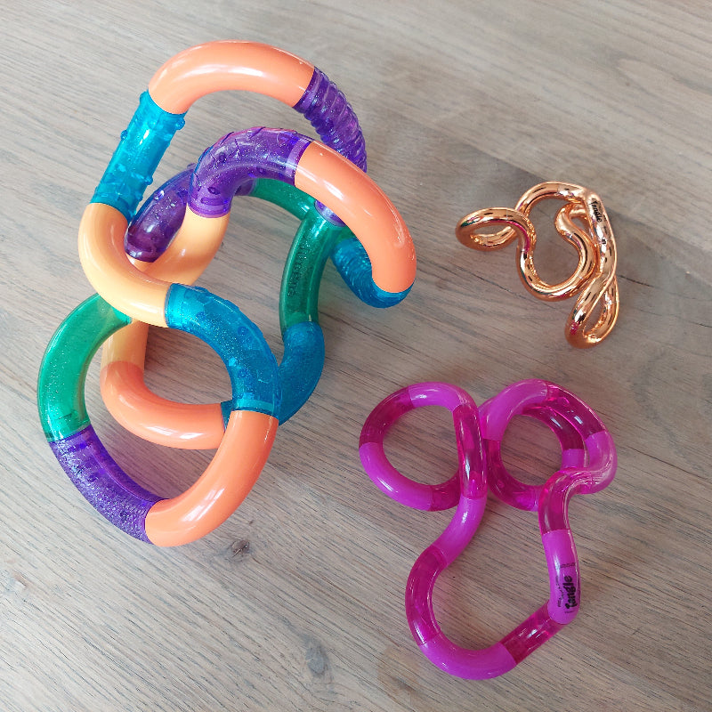 Tangle Palm, junior en reuze tangle als vergelijking, fidget, friemelspeelgoed