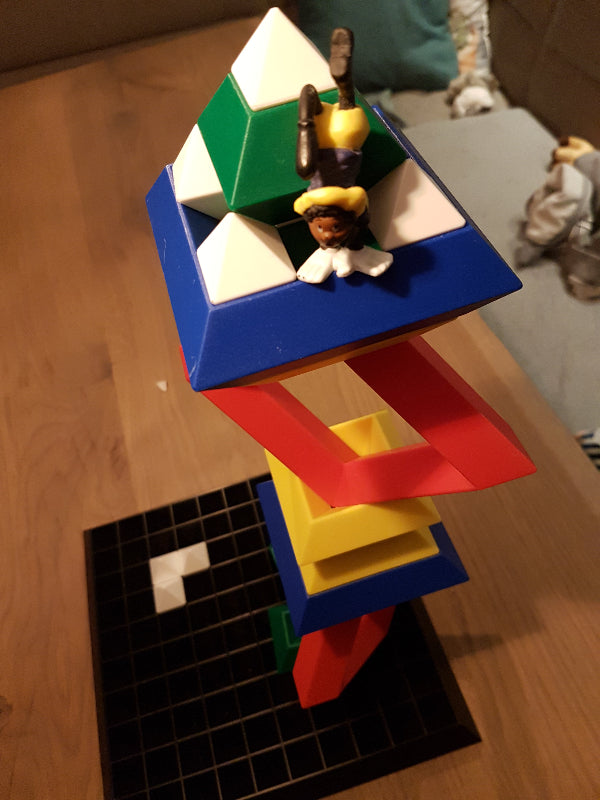 Sinterklaas spel met Piramidenpuzzel met bodemplaat