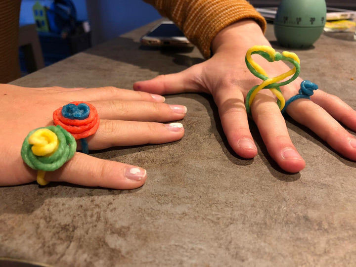 Wikki Stix Proefsetje fun 8 stuks, wikki stix ringen gedraaid aan kinderhanden