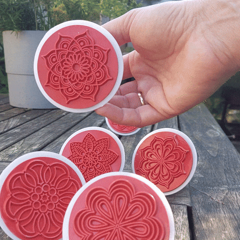 grote stempel met grote handvat, in mandala patronen. stempelen en dan inkleuren