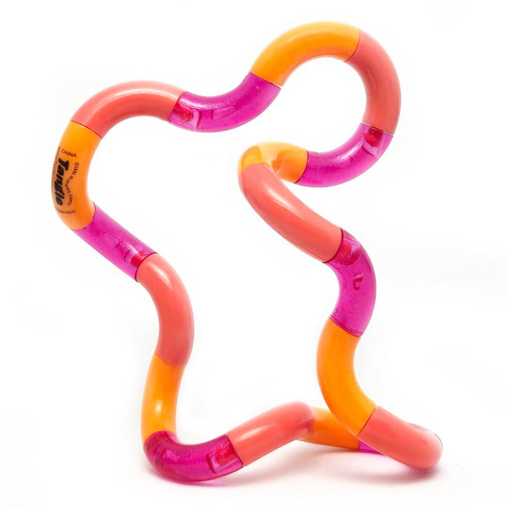 tangle classic passion fruit, staande tangle in rood, oranje en roze, velle vrolijke kleuren tangle