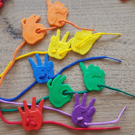 tel en rijghandjes, sorteren, rijgen en tellen