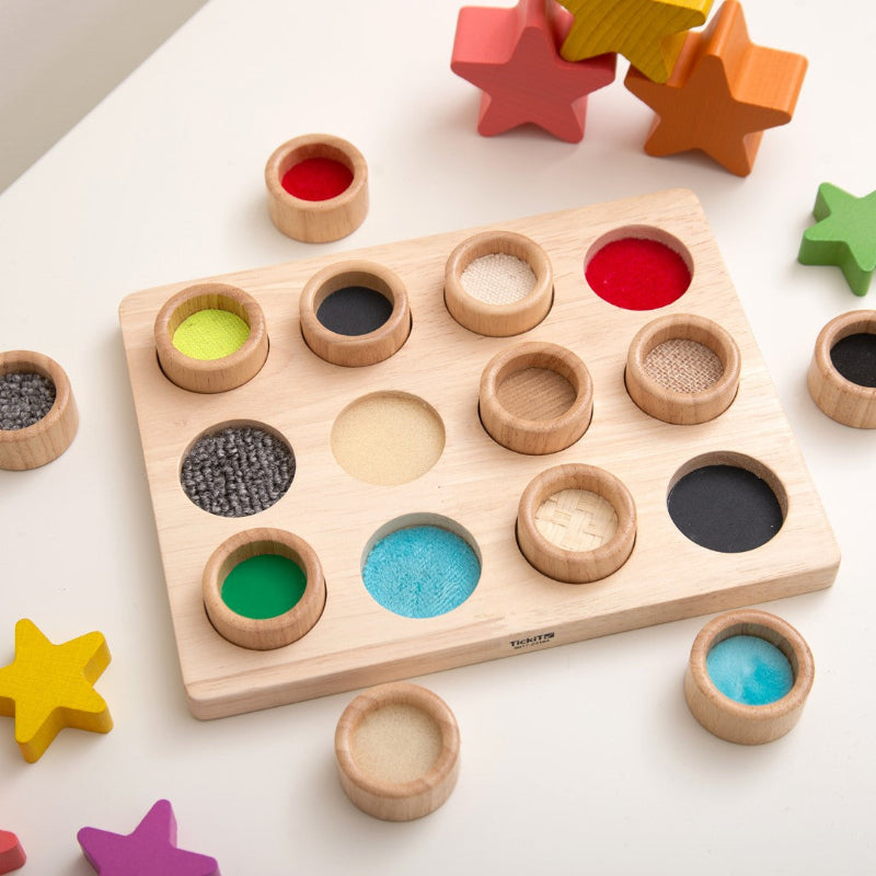houten sensoriek spel van tickit, touch match bord, voel rondjes, sensory toy