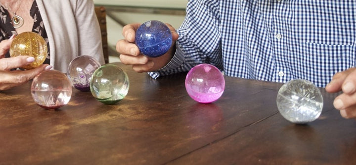 glitterballen sensoriek ballen van tickit, senioren materiaal toys42hands