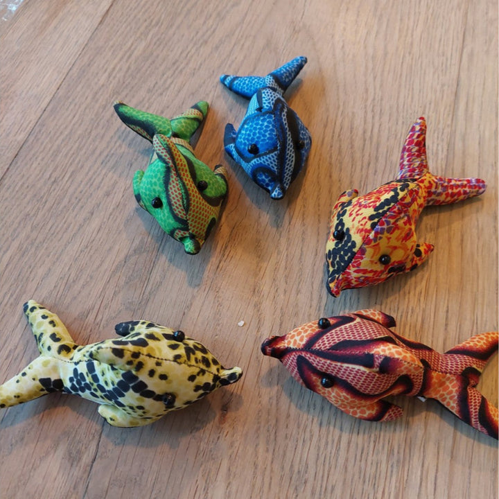 verschiedende farben mini sandtiere, fisch, delfin